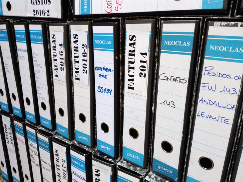 archivador ambientado _funda carton 35_7x8_2x29 51u